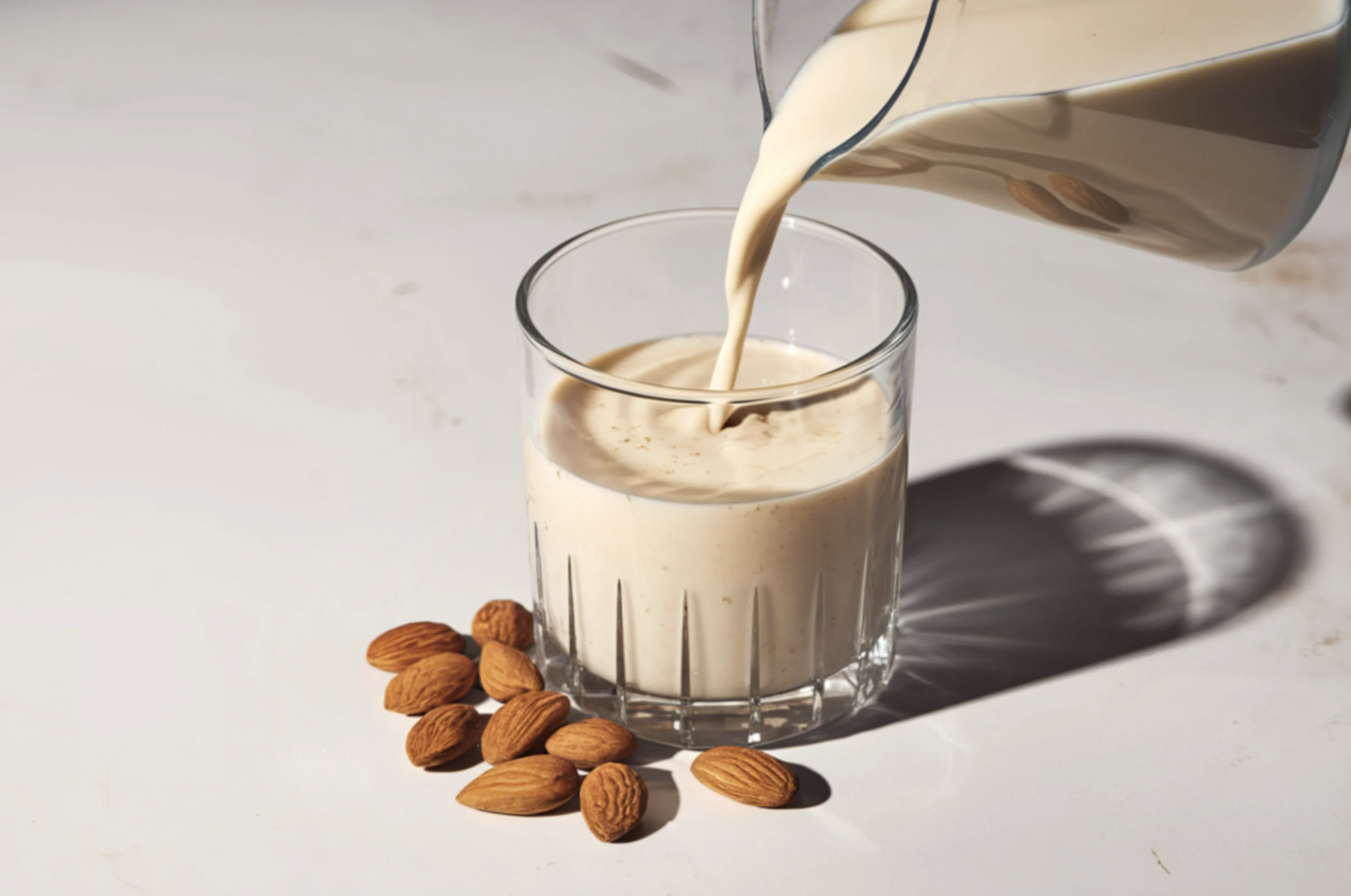 5 boissons naturelles pour améliorer son sommeil après 55 ans - Dormez Zen
